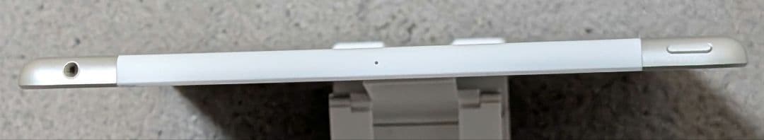 iPad第7世代 32GB シルバーSIMフリーモデル