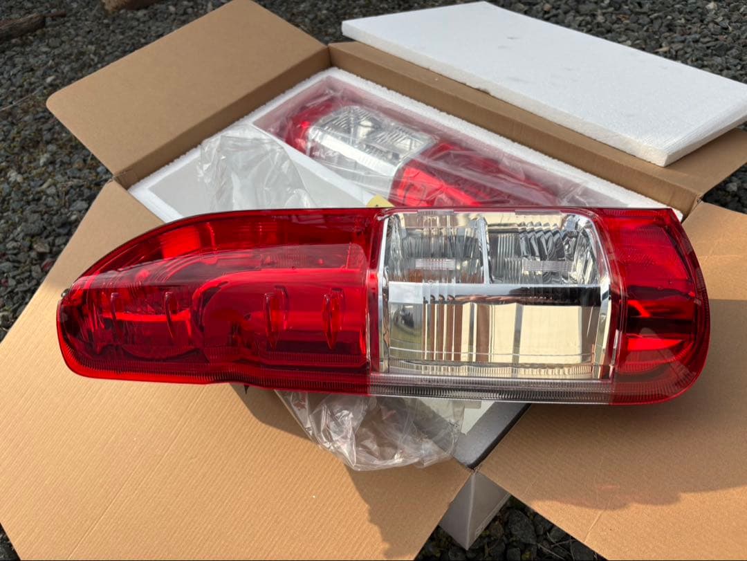 FLEX トヨタ　ハイエース　テールランプ