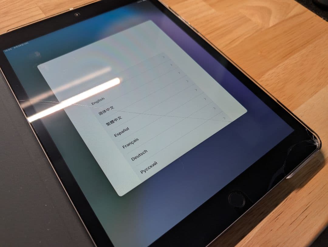 iPad 第8世代　セルラー　 画面にひびあり カバー付き