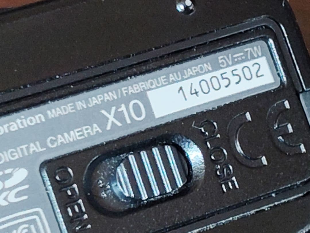 FUJIFILM　Ｘ10　高級コンパクトデジカメ　ＭＡＤＥＩＮ ＪＡＰＡＮ