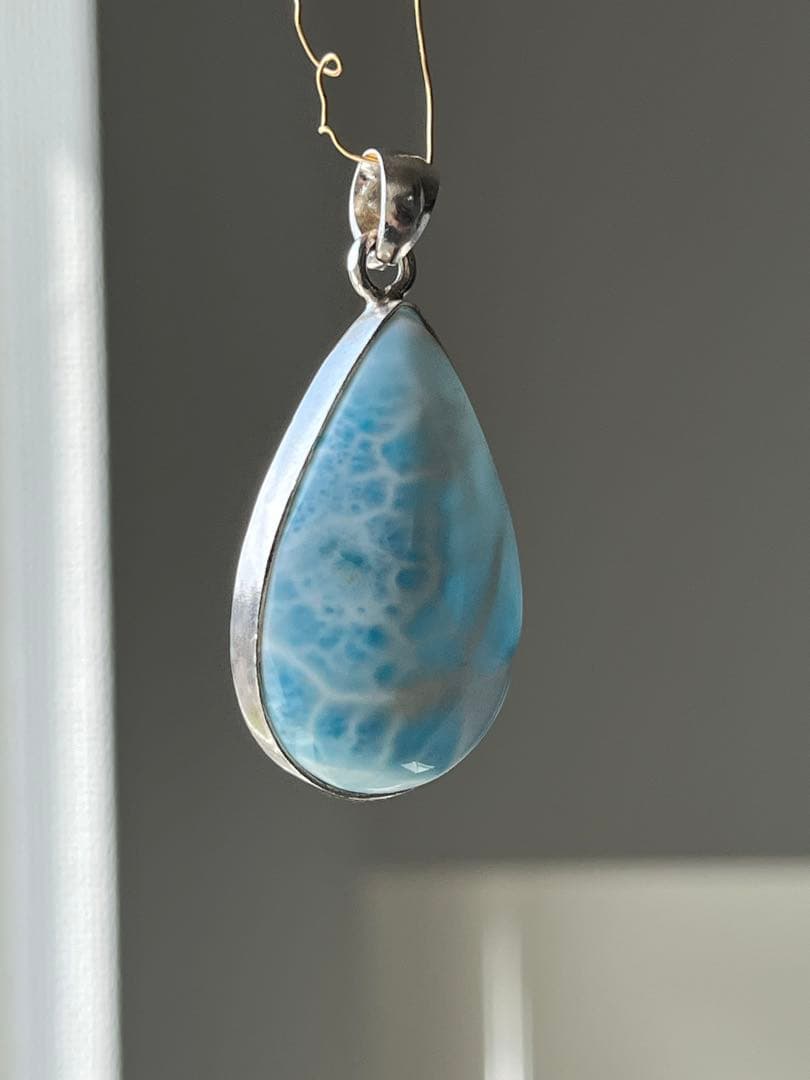 天然石ラリマー☆高品質！しずく型ペンダントトップワク付き☆ブルー＆模様が美しい！
