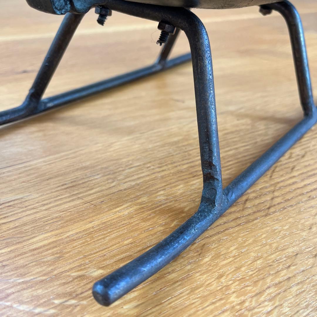 大きな古いブリキのヘリコプター