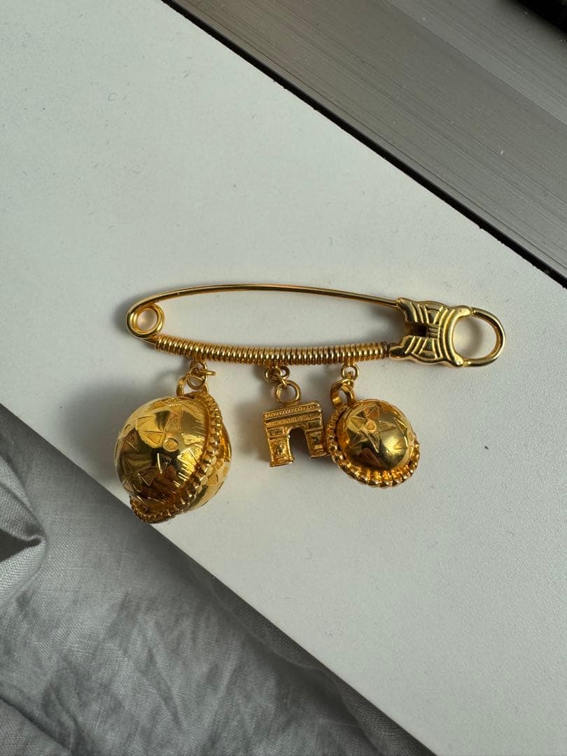 美品　セリーヌ 凱旋門 スターボール ヴィンテージ　ブローチ