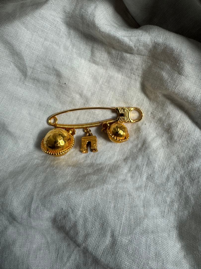 美品　セリーヌ 凱旋門 スターボール ヴィンテージ　ブローチ