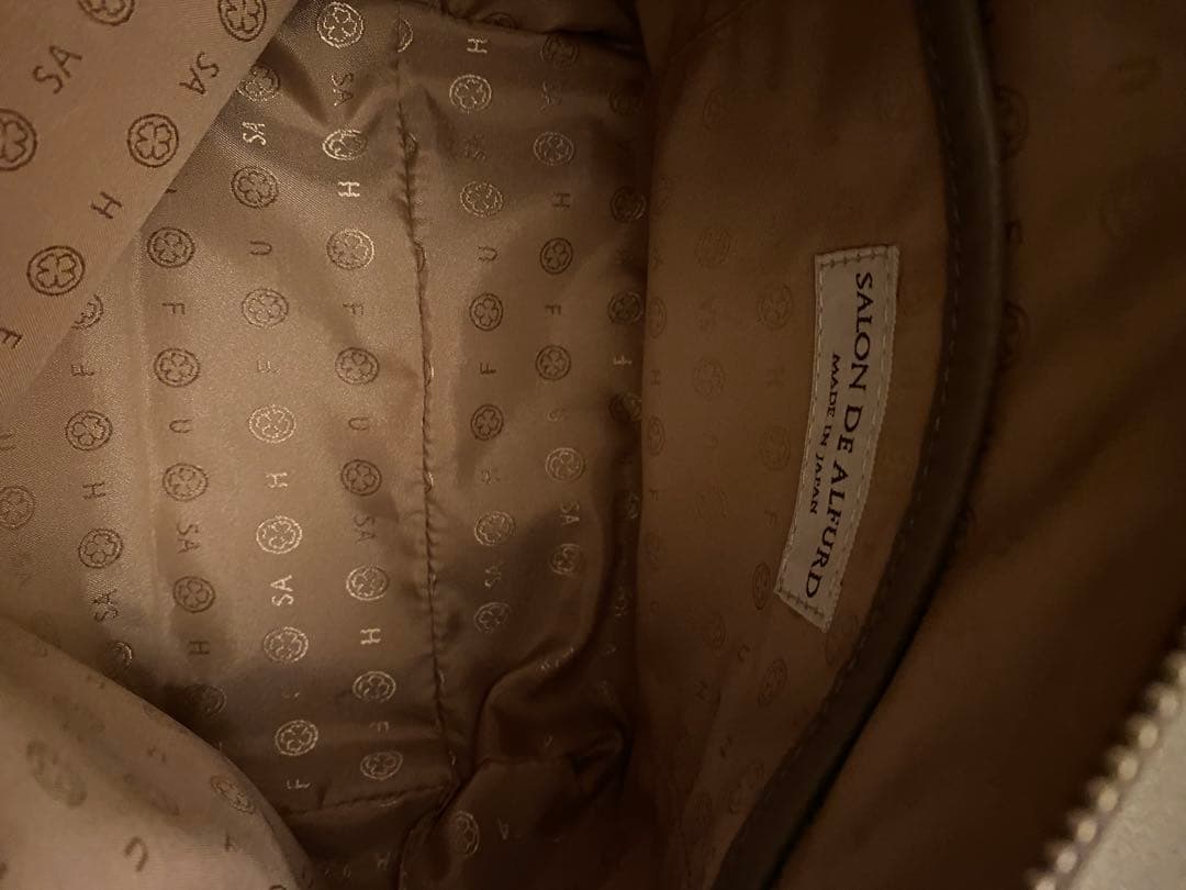 サロンドアルファード　ベージュ トープ　 ショルダー、チャームなし