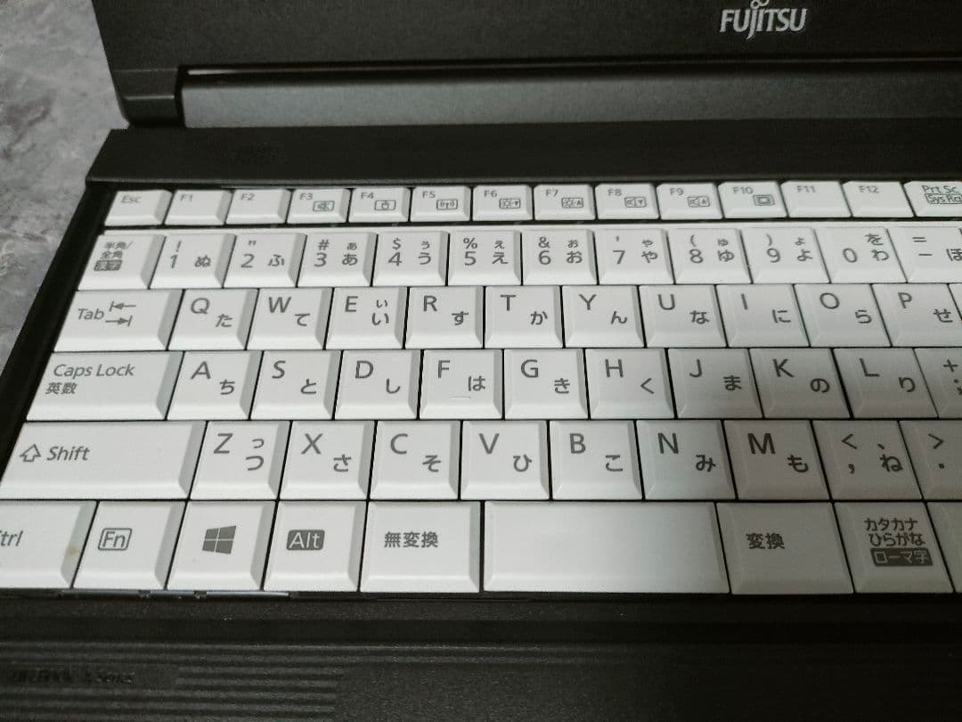 美品 FUJITSU 第10世代 メモリ16GB 新品SSD256GB