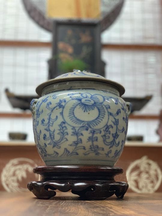 シノワズリ　十九世紀　中国清朝　中期 草花紋 染付 耳付 蓋付き　水指