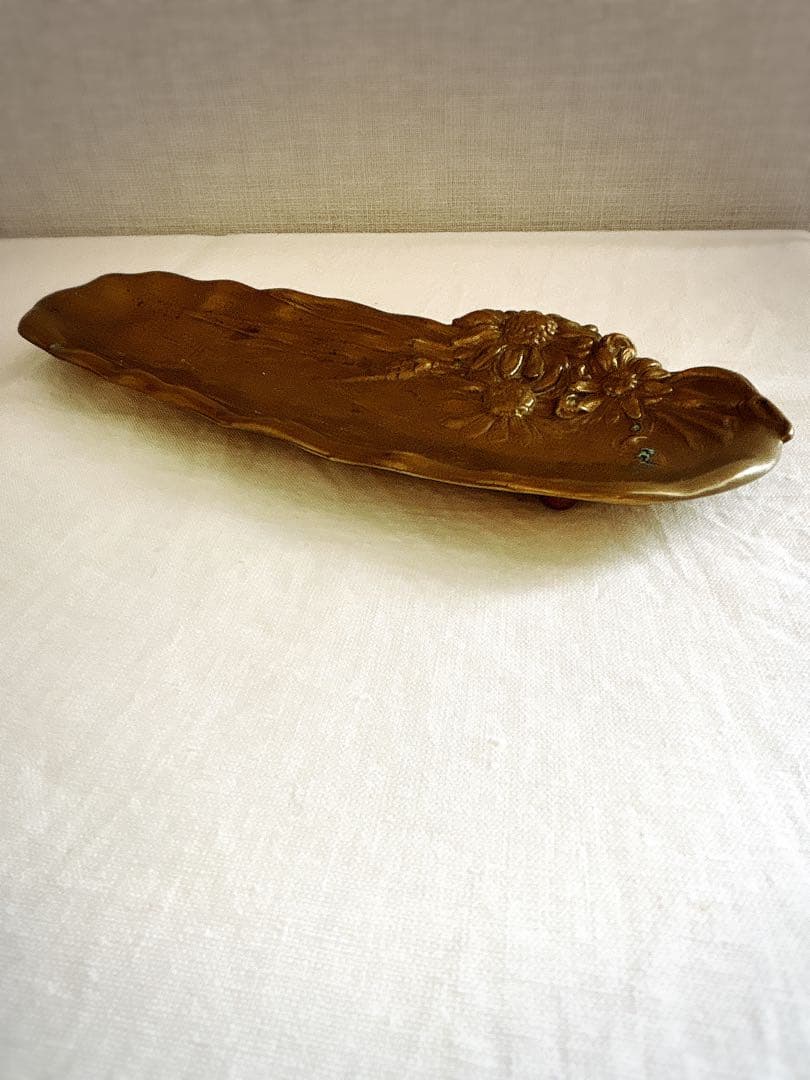 フランスブロカント　真鍮製トレイ・デイジー