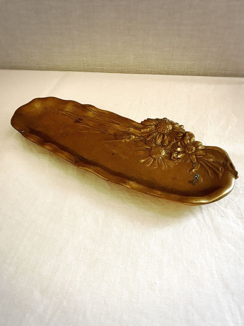 フランスブロカント　真鍮製トレイ・デイジー