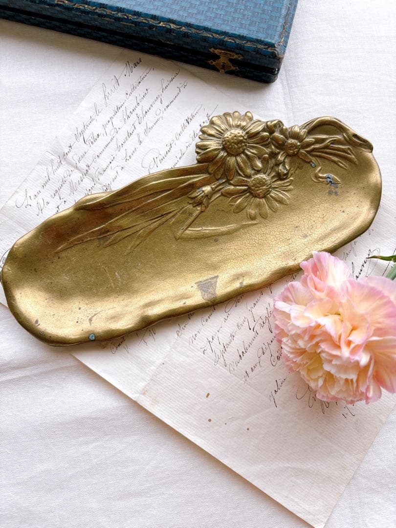 フランスブロカント　真鍮製トレイ・デイジー