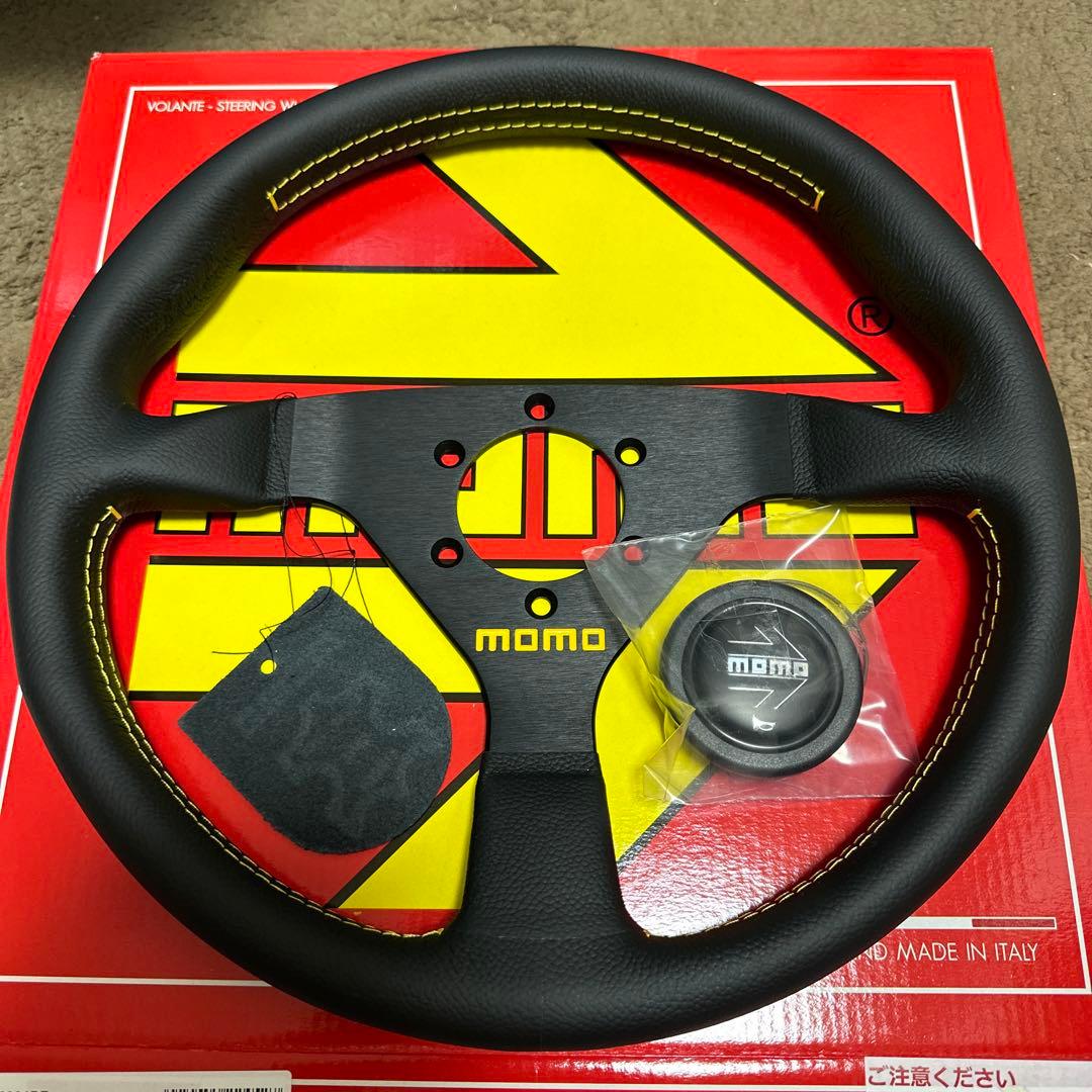 正規輸入品　MOMOヴェローチェレーシング320mm新品未使用