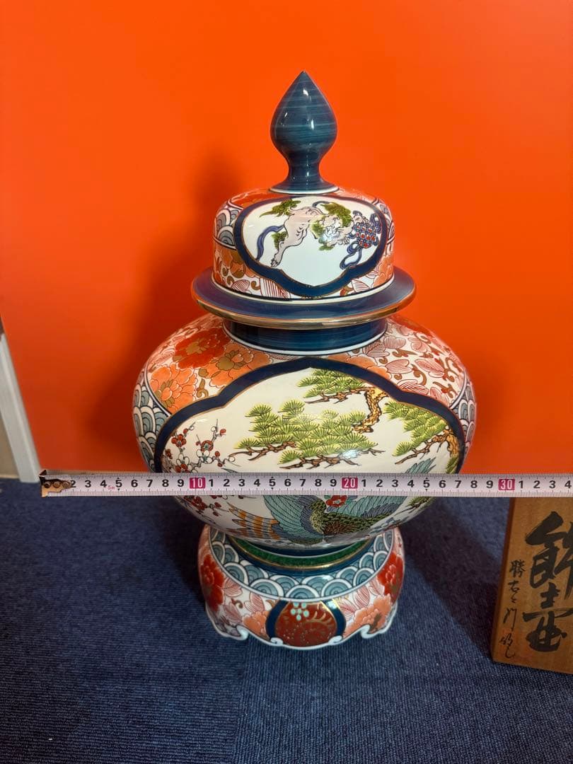 2055 有田焼 勝右衛門作 染錦 金彩色絵花鳥紋 沈香壷　飾壺