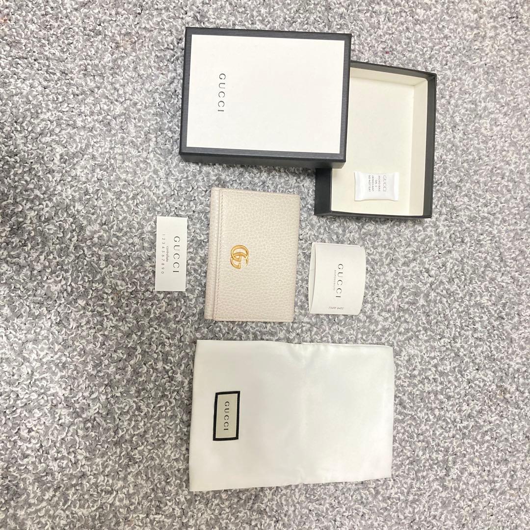GC ロゴ ホワイトレザー 名刺入れ　箱付き GUCCI グッチ