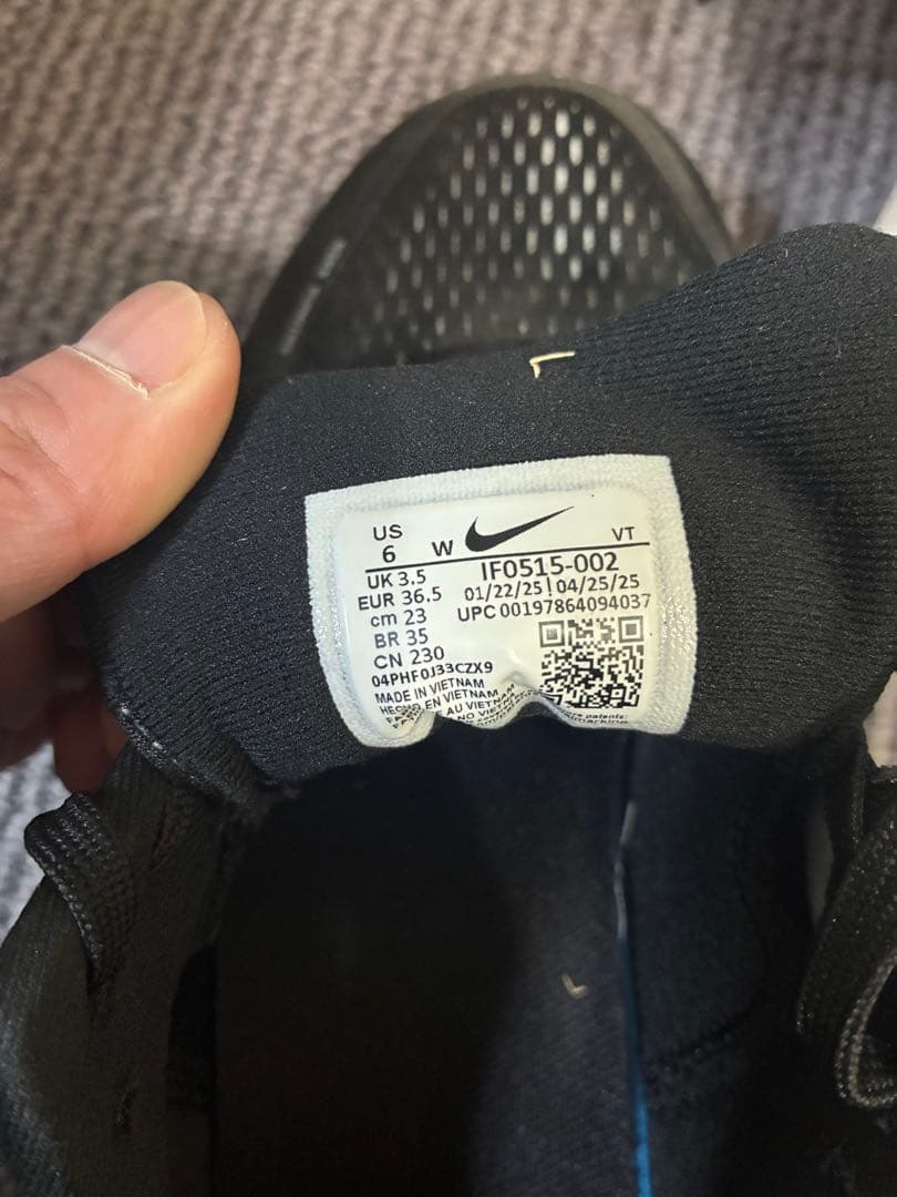 ナイキ　ボメロ18 ブラック　23cm