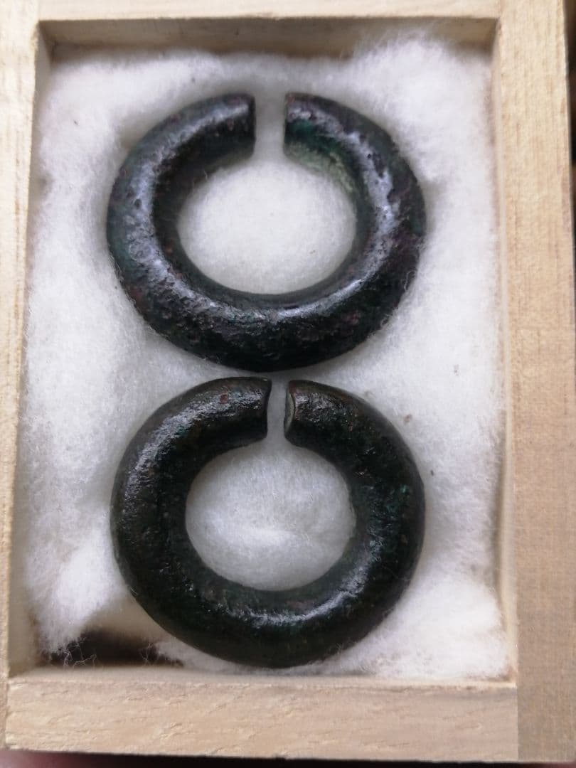 ★【古墳期】『高麗青銅耳環』　　二対。本物　古墳よりの発掘品です。極美品。