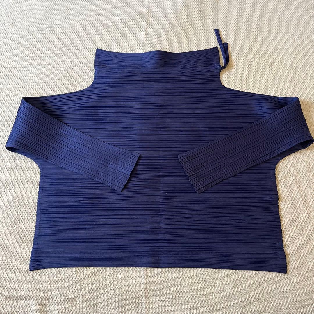 美品　PLEATSPLEASE イッセイミヤケ　トップス　横プリーツ　ネイビー