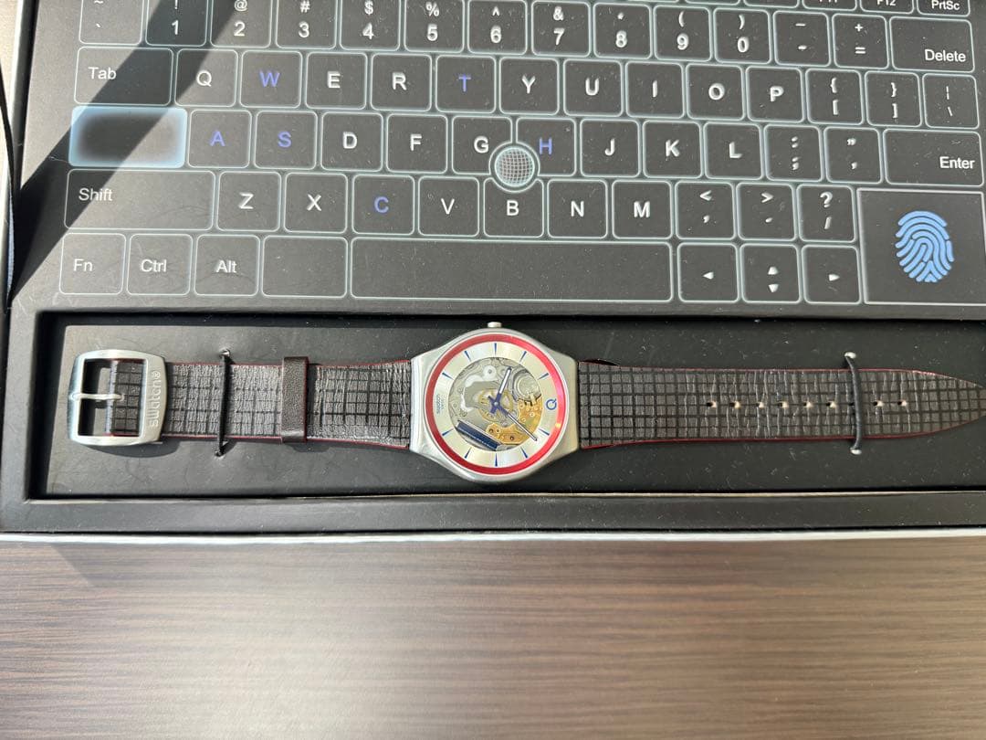 m*送様 値下げ！【激レア】SWATCH 映画007 Qモデル 2Q SS07Z