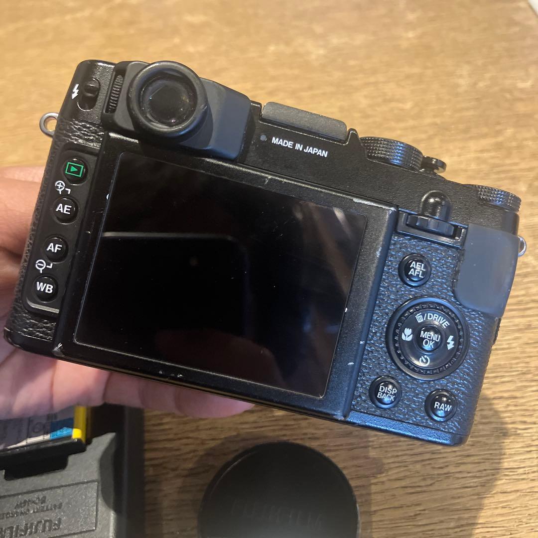 Fujifilm X10 富士フィルム　コンパクトデジタルカメラ