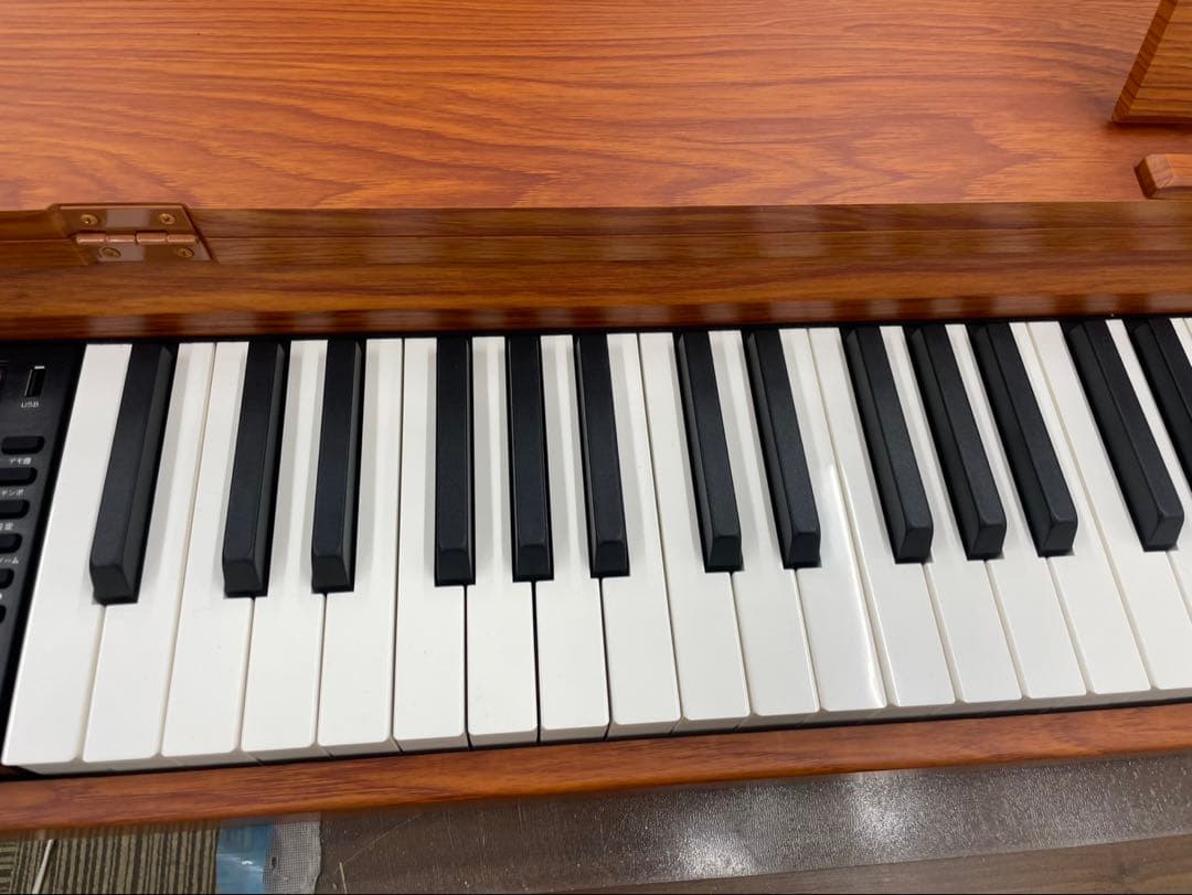 電子ピアノ88鍵盤　ハンマーアクション鍵盤　３本ペダル　ウォールナット