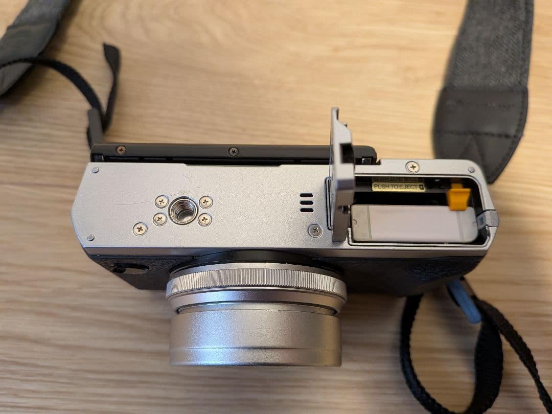 FUJIFILM デジタルカメラ FX-X30 シルバー