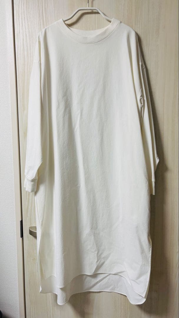 OUR ハリ感素材のチュニック丈プルオーバー