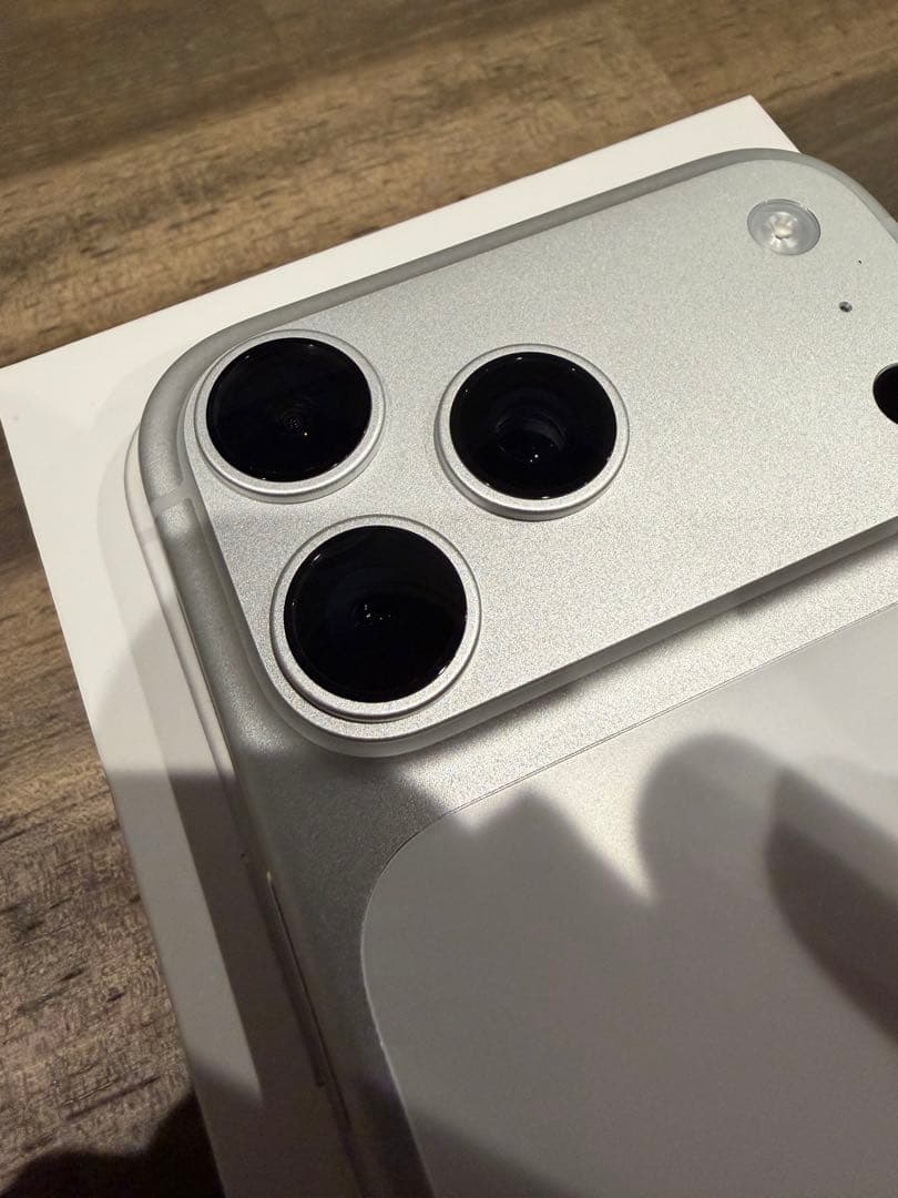 【美品】iPhone17promax 256GB シルバー