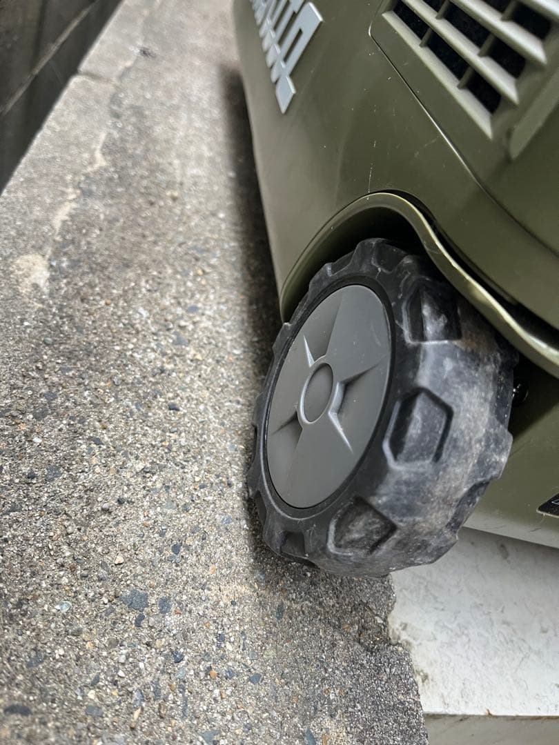 (h) マキタ　充電式保冷温庫　CW001G