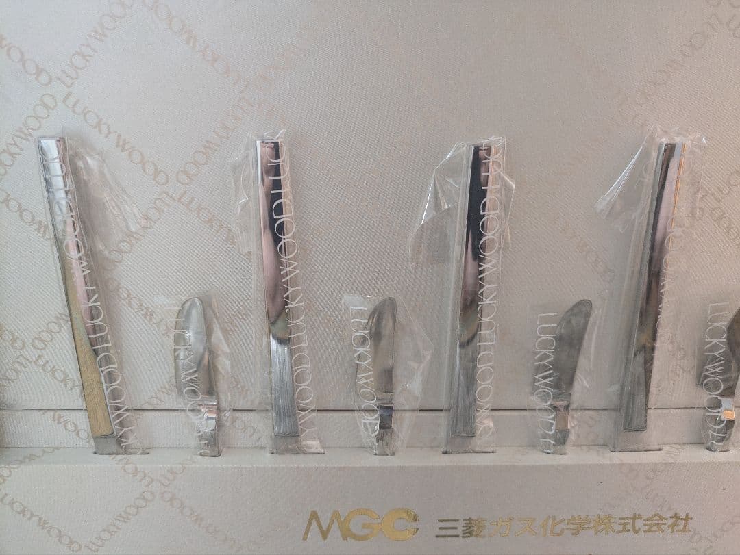 LUCKY WOOD　カトラリーセット　ステンレス18/12 51本セット