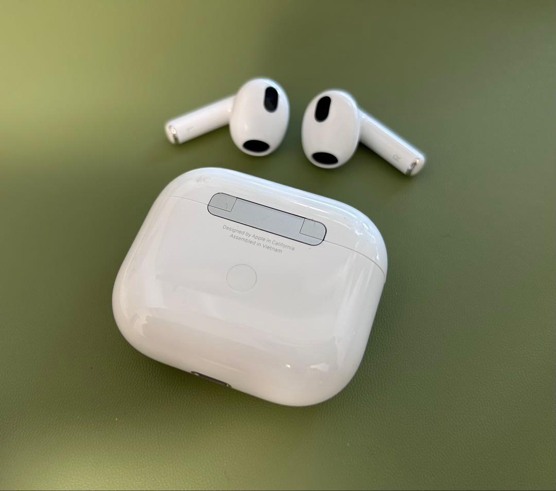n*g様 AirPods3 本体 無線充電対応 ケース付け 美品