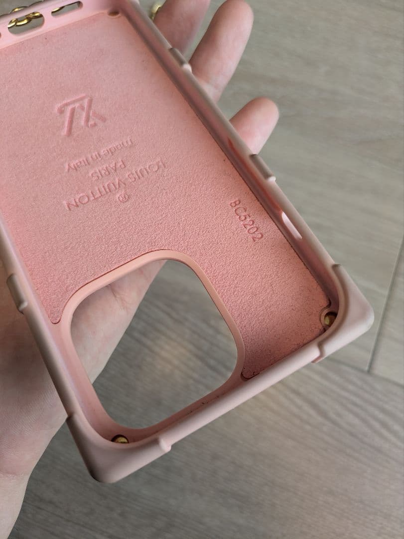 LOUIS VUITTON リトランク iPhone14Pro アイフォンケース