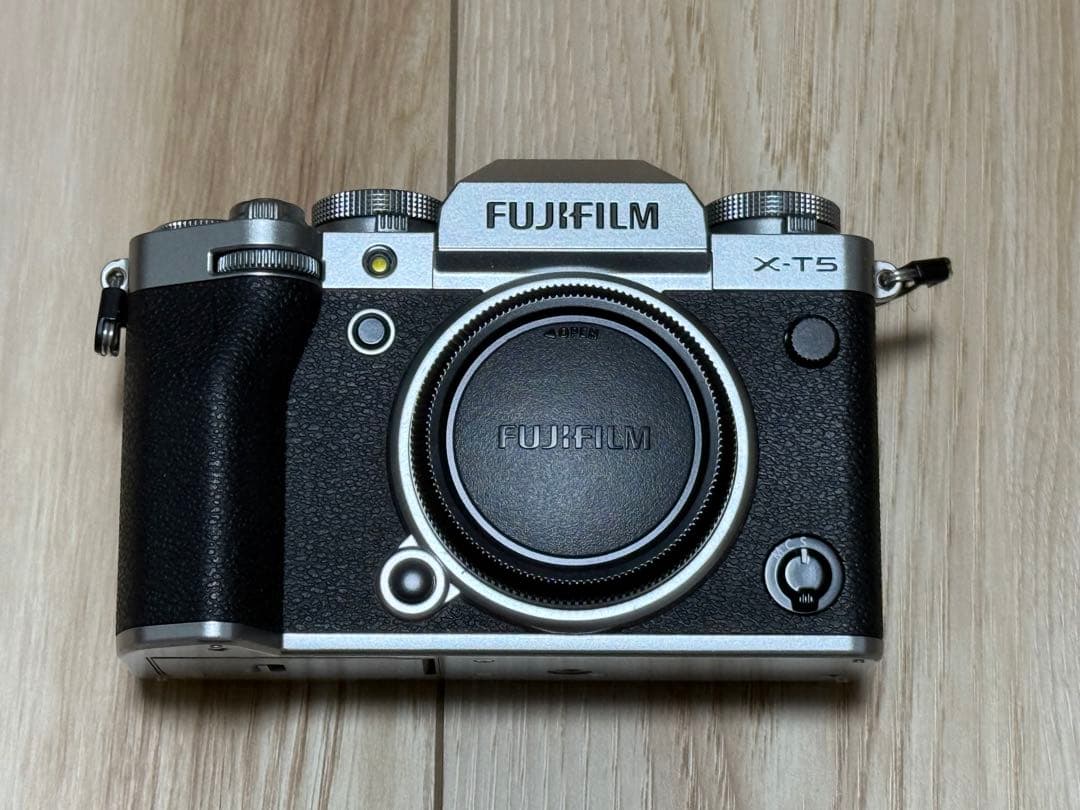 富士フイルム X-T5 ボディ 元箱&付属品あり シャッター数 約7,600回