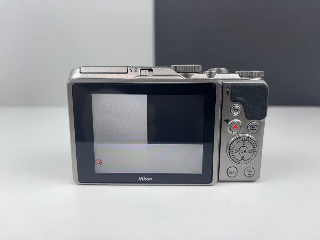 【極美品】Nikon COOLPIX A900 シルバー　デジタルカメラ