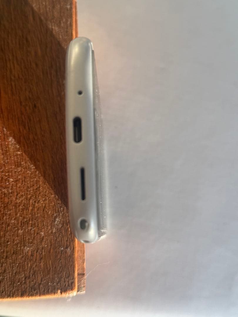 docomo F-52B ホワイト本体 らくらくスマートフォン