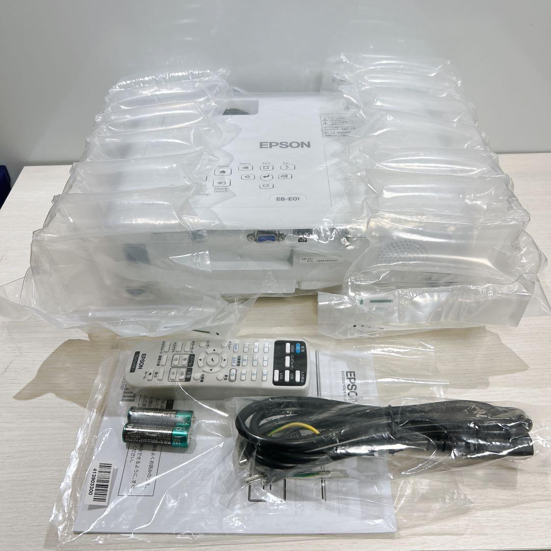 EPSON EB-E01 プロジェクター本体　美品　付属品あり