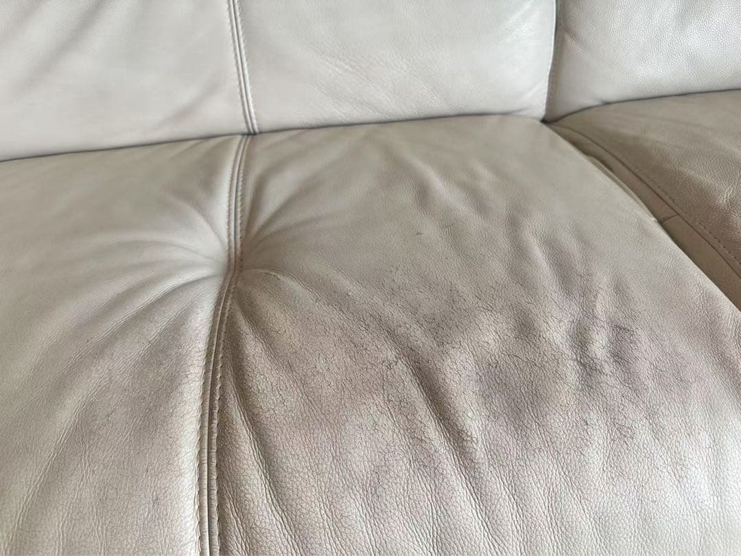 オフホワイト　レザー 革張り　2人掛けソファ 使用感あり