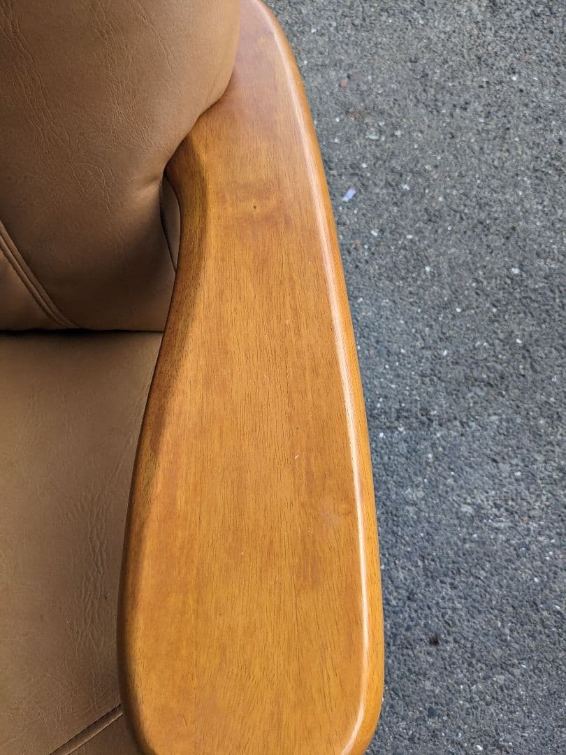 ブラウン3人掛けソファ 合成皮革 木製アームレスト 【香川県】