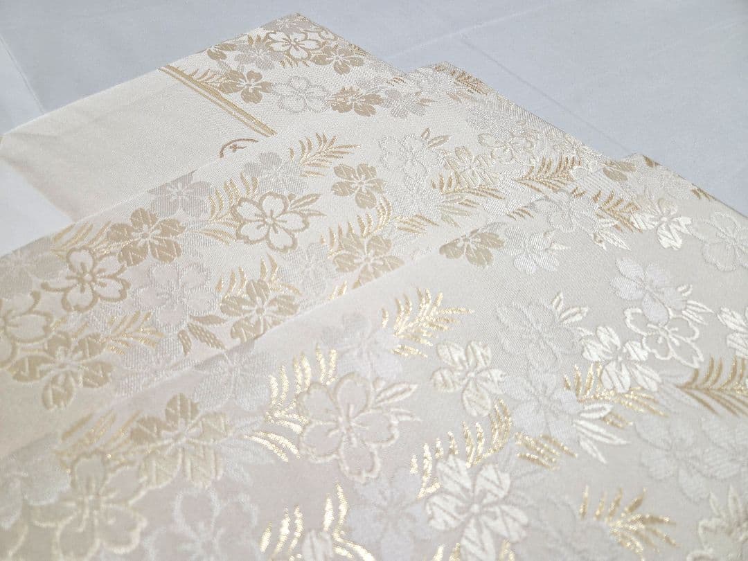 D 井筒工芸謹製 花柳流 桜の花模様 白色 金糸 全通 正絹 開仕立て名古屋帯