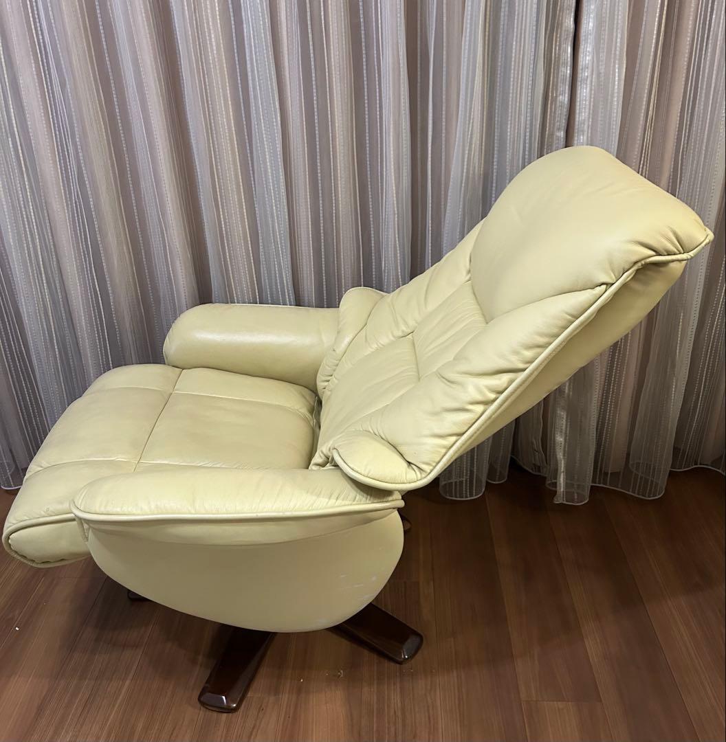 クリーム色フェイクレザーリクライニングソファ　裏リペア済　オットマン別売