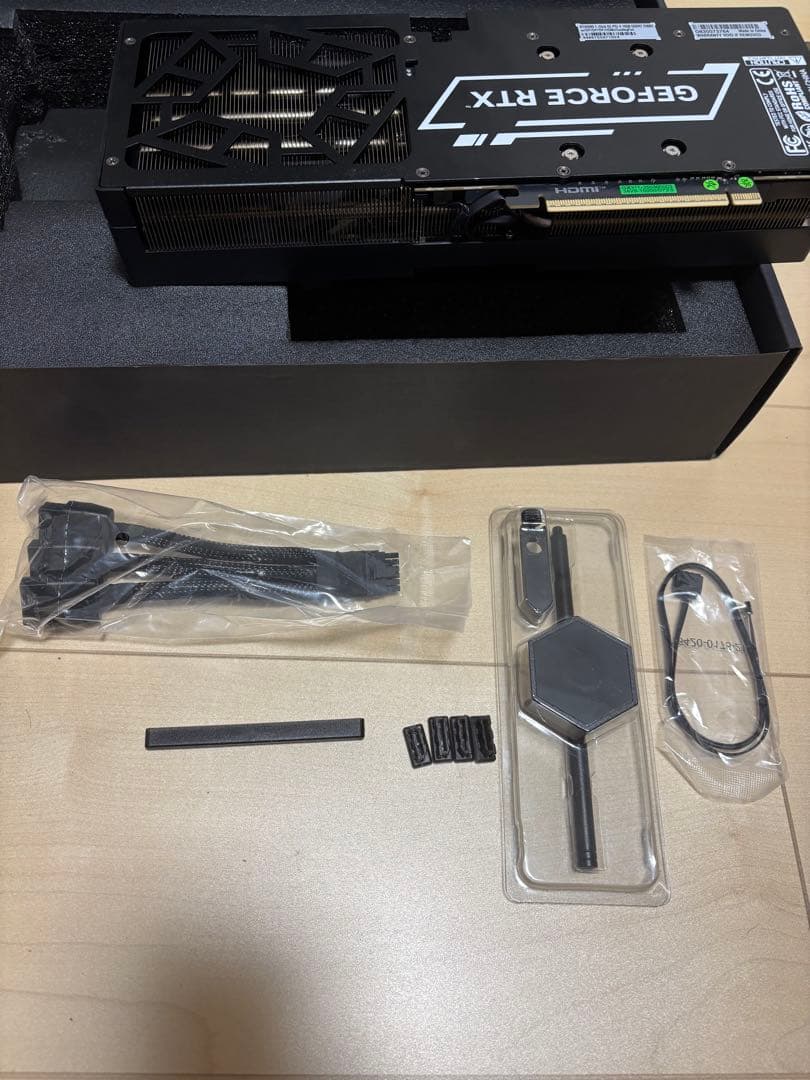 GALAKURO GAMING GEFORCE RTX 5080 グラフィックB