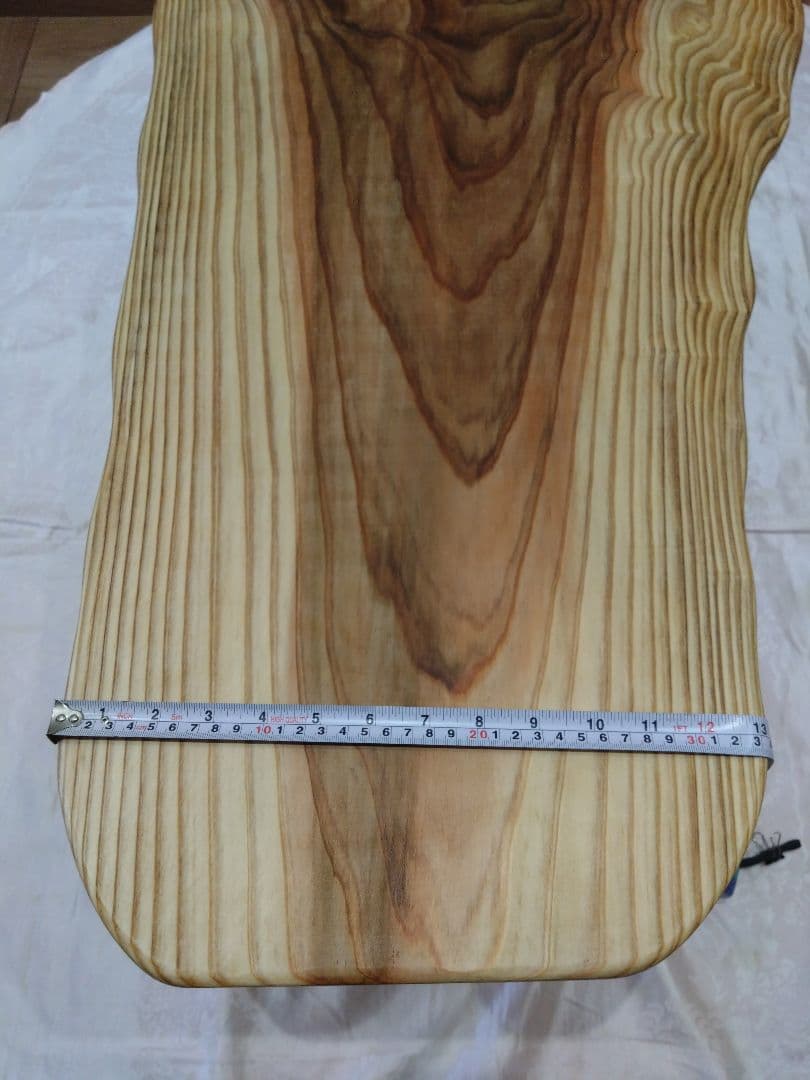 杉の板のローテーブル㉘　杉の自然木のローテーブル　杉の木目が大変綺麗❕脚は檜の木