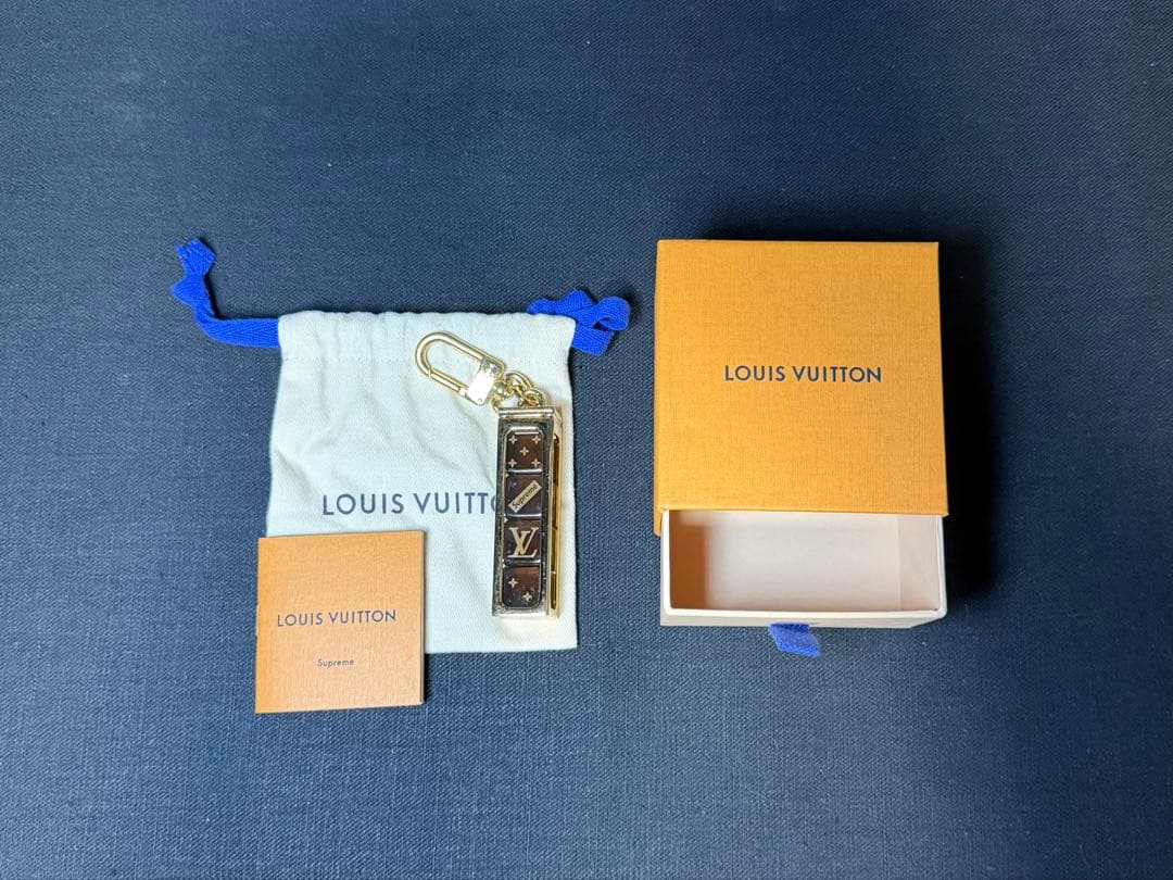 Louis Vuitton ✗ SUPREME コラボ ダイス キーホルダー