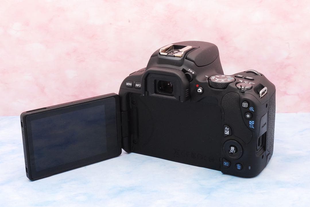 キャノン Kiss X9★一眼レフカメラ★高性能レンズ付★Wi-Fi搭載