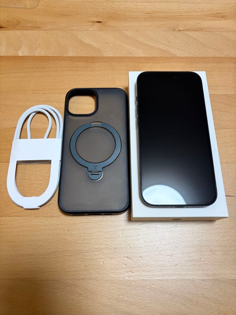 Apple iPhone 15 ブラック TORRASケース付き