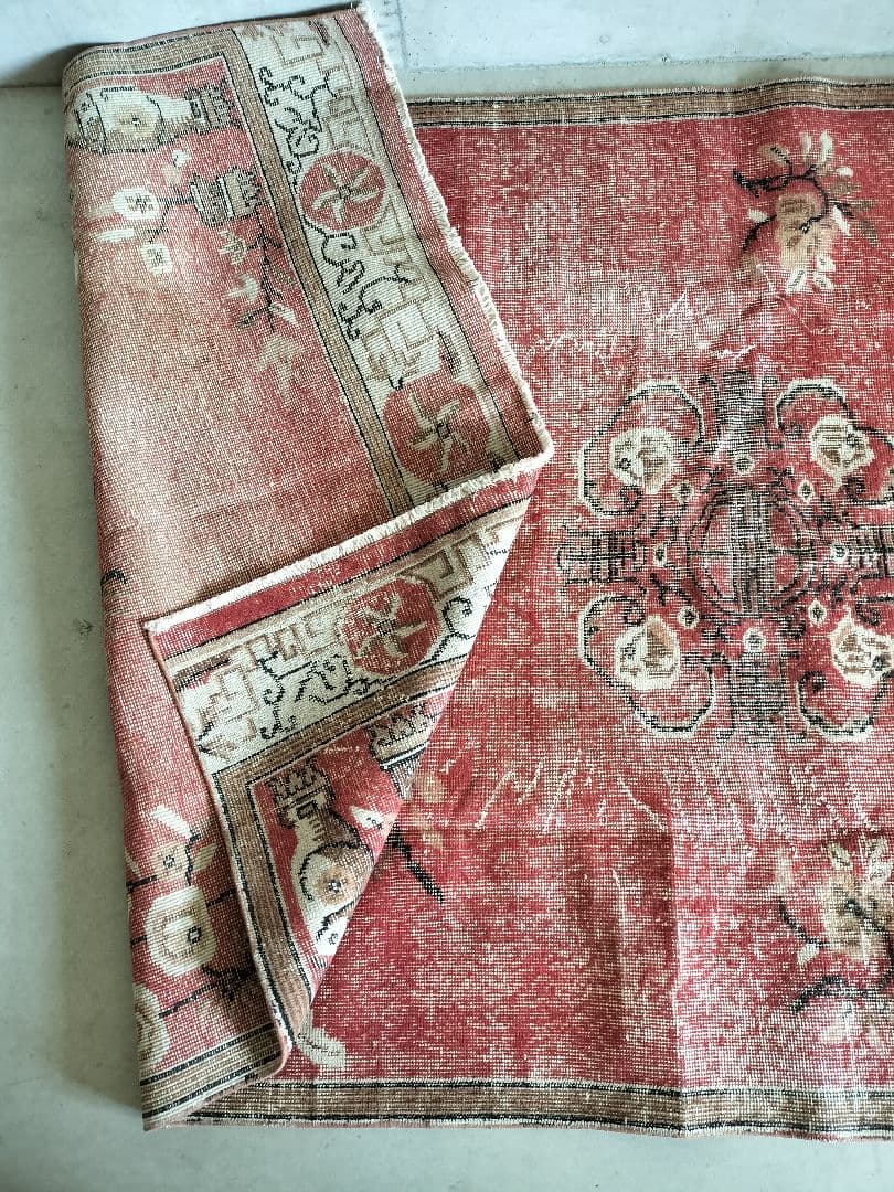 大判/シャビーレッドの上品なシノワズリラグ　No.674