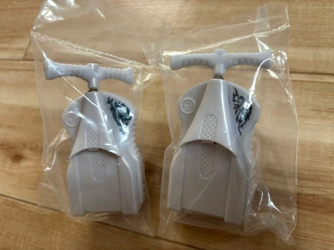 ベイブレード バトル未使用品6個+新品ランチャー 2個+パーツ付き