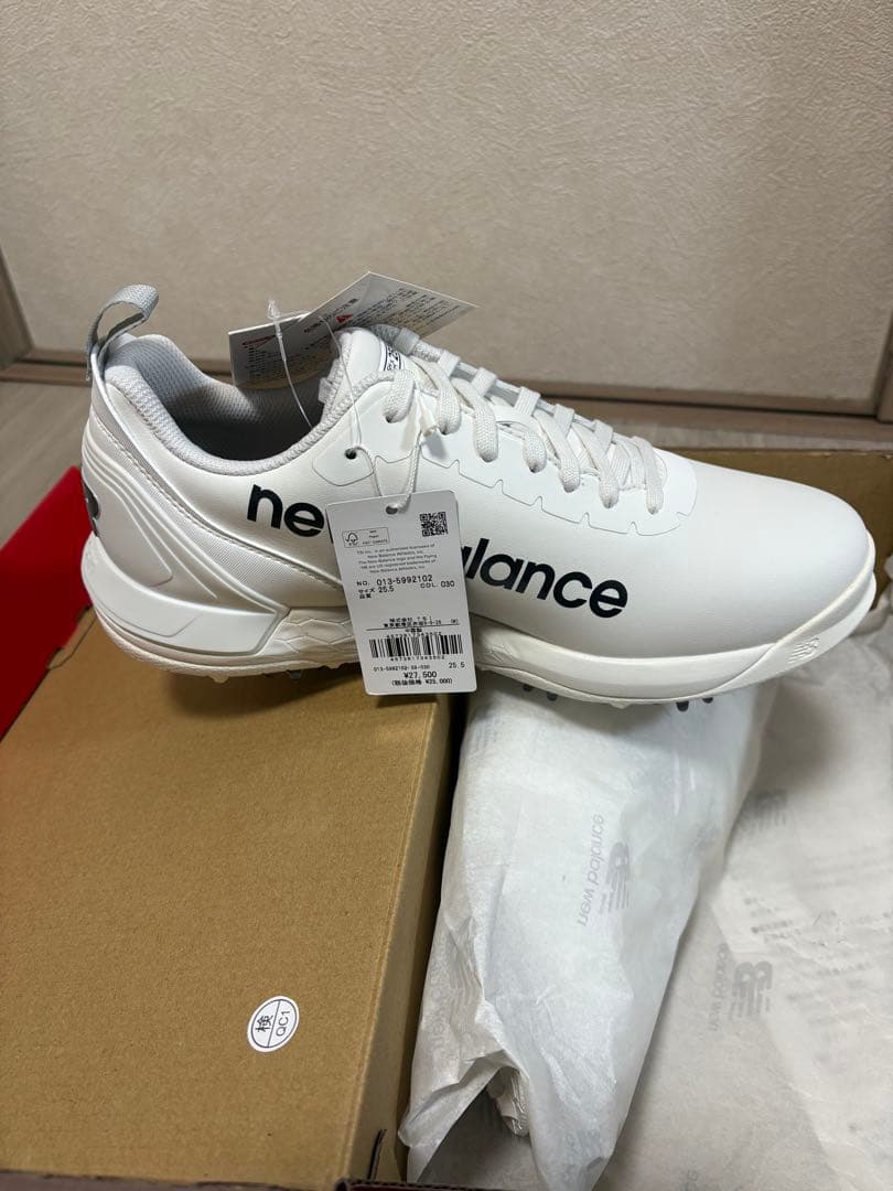 ニューバランスFRESH FOAM 2500 V4紐ゴルフシューズ25.5センチ
