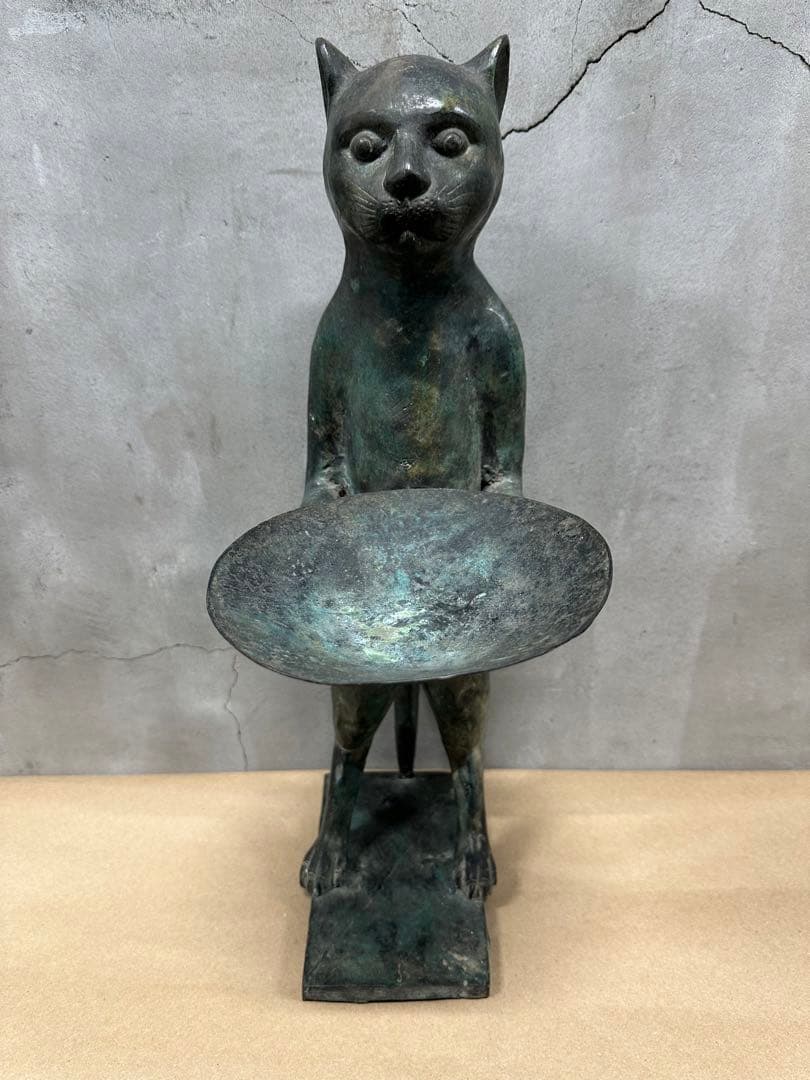 アンティーク青銅　お皿を持った猫