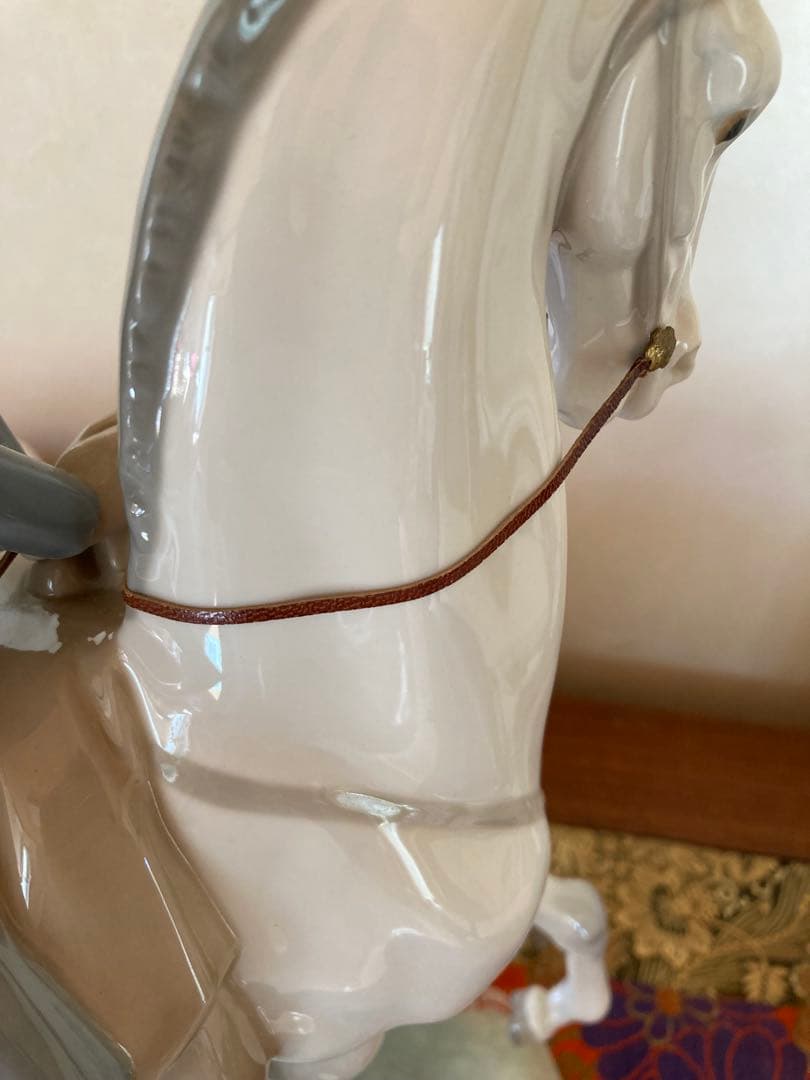 リアドロ　白馬に乗った男女