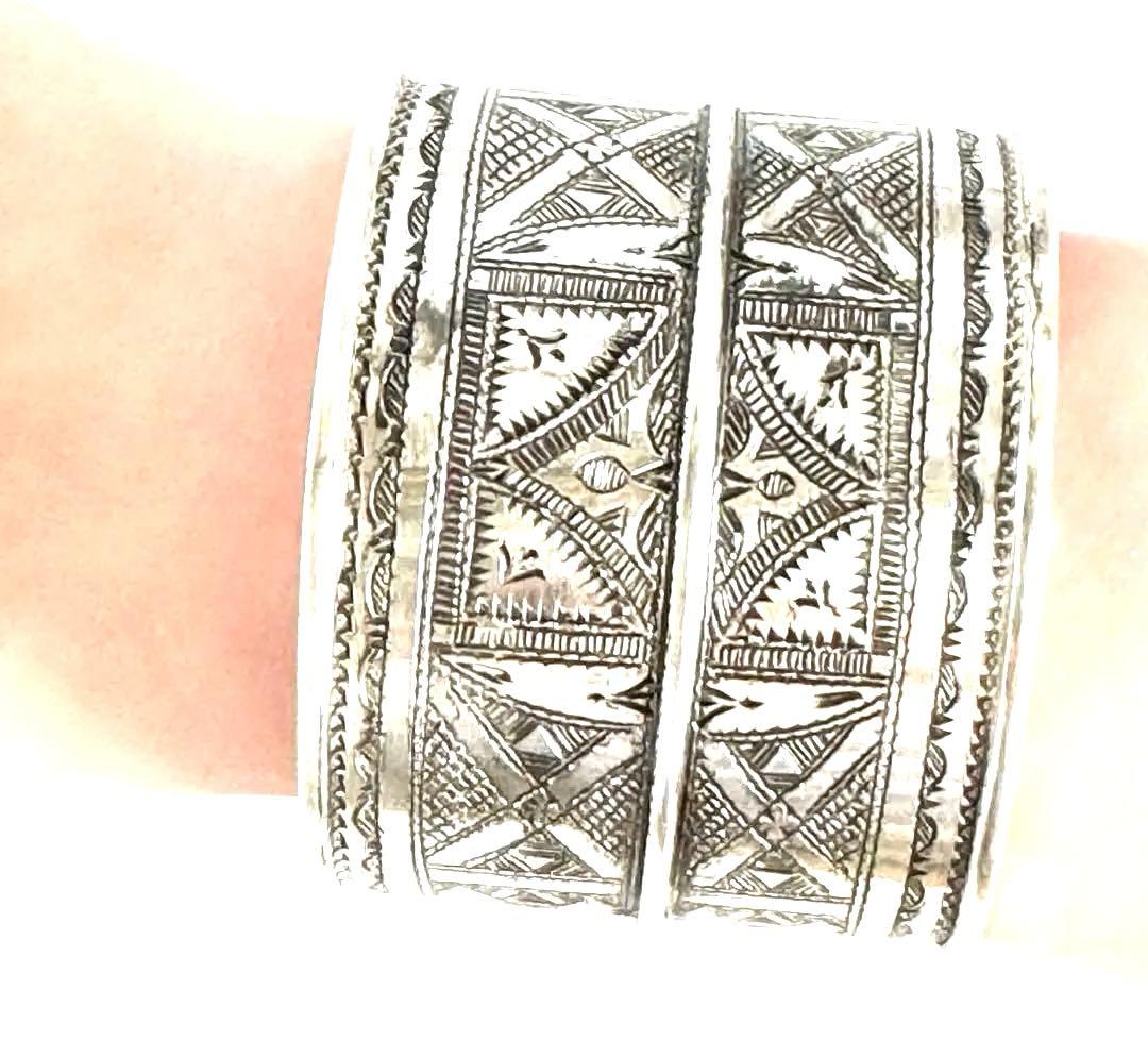 トゥアレグ族　ハンドメイド　シルバーバングル