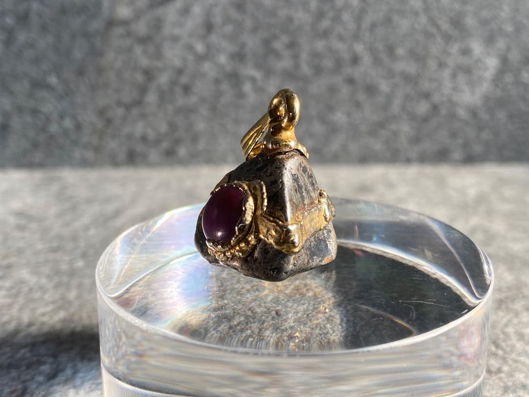 隕石ペンダント スギライト付き①